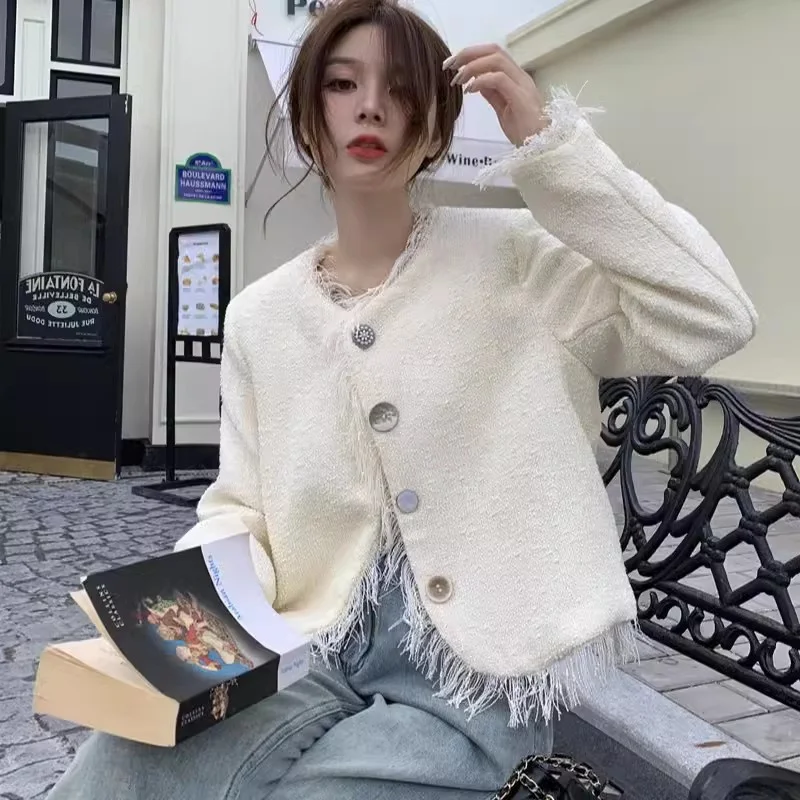 Xiangfeng Short Coat 2024 Spring Autumn French High end Celebrity Style Personalized Button Tassel Knitted Cardigan for Women SW