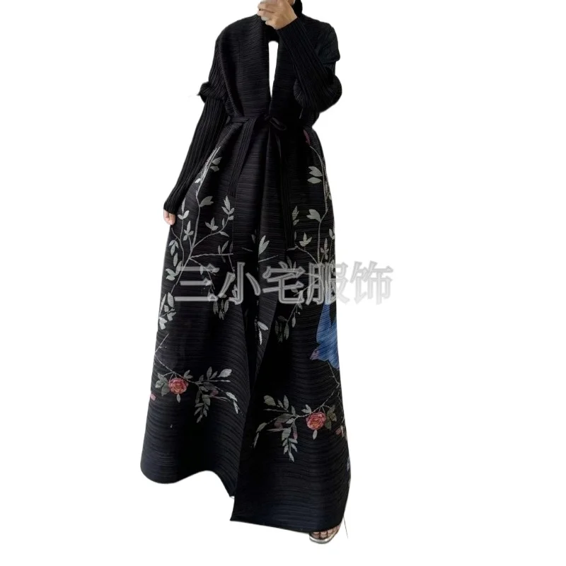 Miyake Pleated Autumn and Winter New Women\'s Long Coat, Retro Printed Lapel, Long Sleeved Black Abaya Fashion Festival Clothing