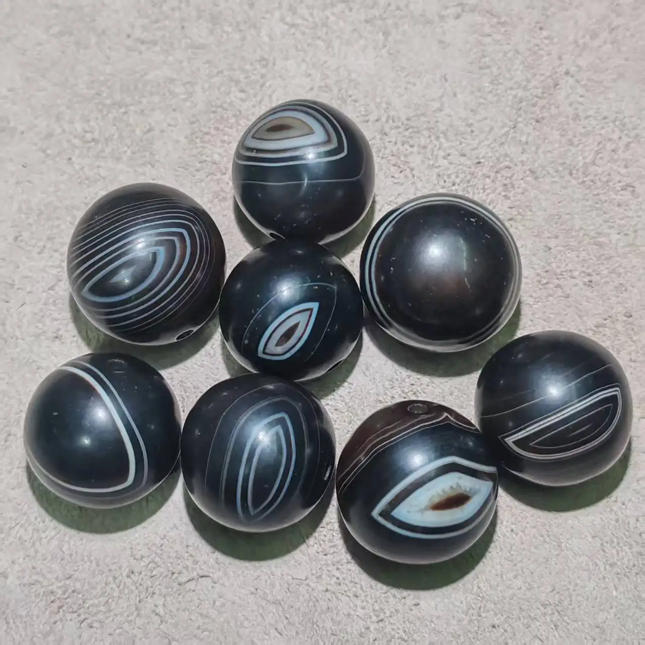 

1pcs/lot C-shaped horseshoe-patterned weathered old agate bead Tang-style candy ball 26-28mm antique round bead vintage style