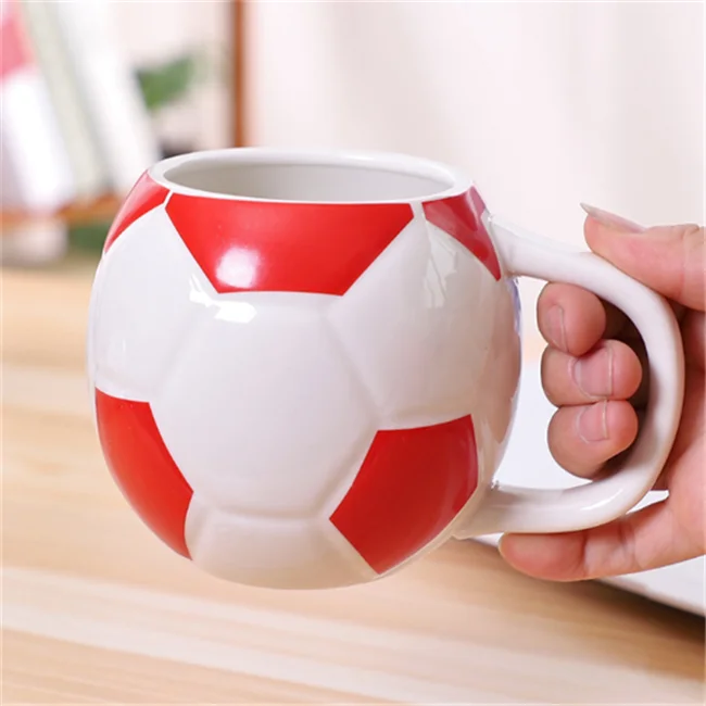 Imagem -03 - Caneca de Cerâmica com Alça Forma de Futebol Resistente ao Calor Bola de Futebol Canecas para Água Leite Café Xícara de Chá Presente Criativo