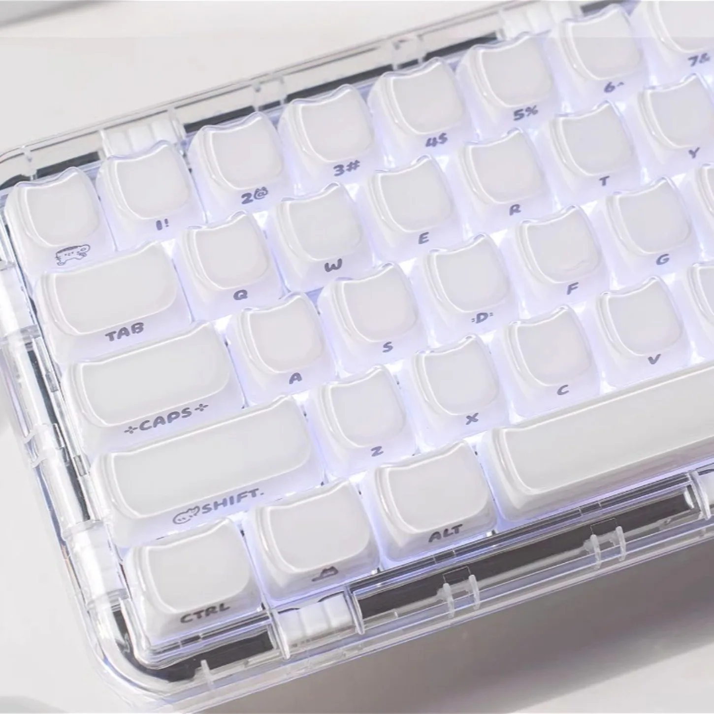 

MAO Profile Crystal White Keycaps 119 Keys Side Print PC Jelly Pudding Cat Ear Keycaps for 68/75/84/87/108 Mechanical Keyboard