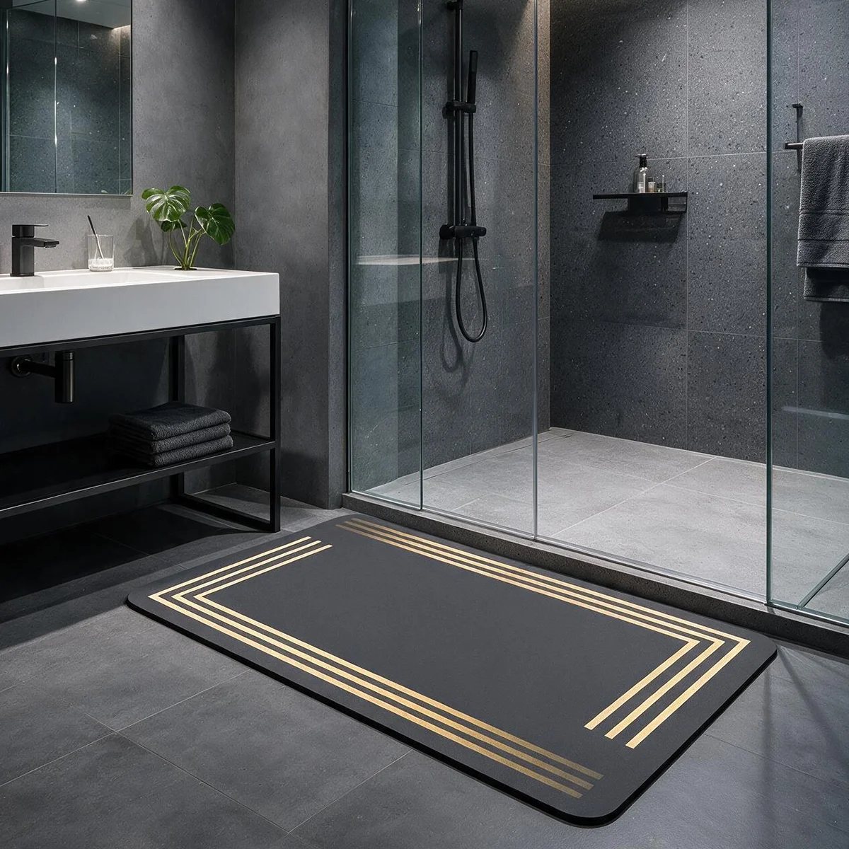 Tappetino da bagno quadrato, realizzato in materiale a base di argilla diatomico e con fondo in gomma, antiscivolo e assorbente, ideale per il bagno, il WC, l’ingresso e l’area di passaggio.