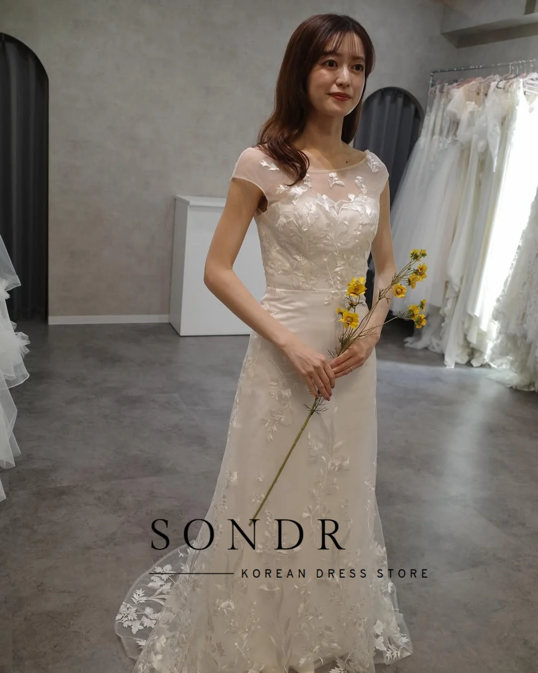 Sondr Vintage Lace Japanese Wedding Dresses Cap Sleeves Backless with Buttons Bridal Gown Customized Women Party Dresses 2026