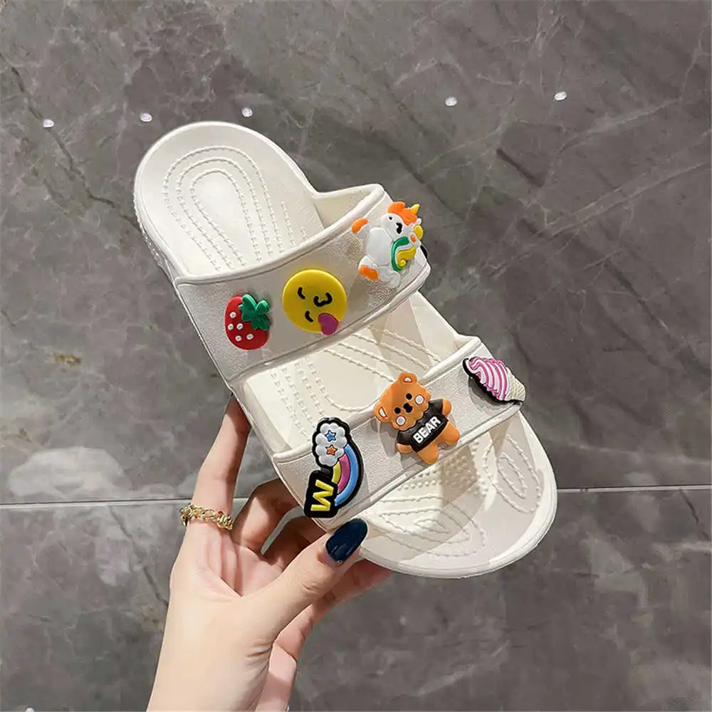 Round Foot 36-40 Retro Women's Shoes White Sandals Ladies Funny House Slippers Sneakers Sport Nice Vintage Snearkers Shoos