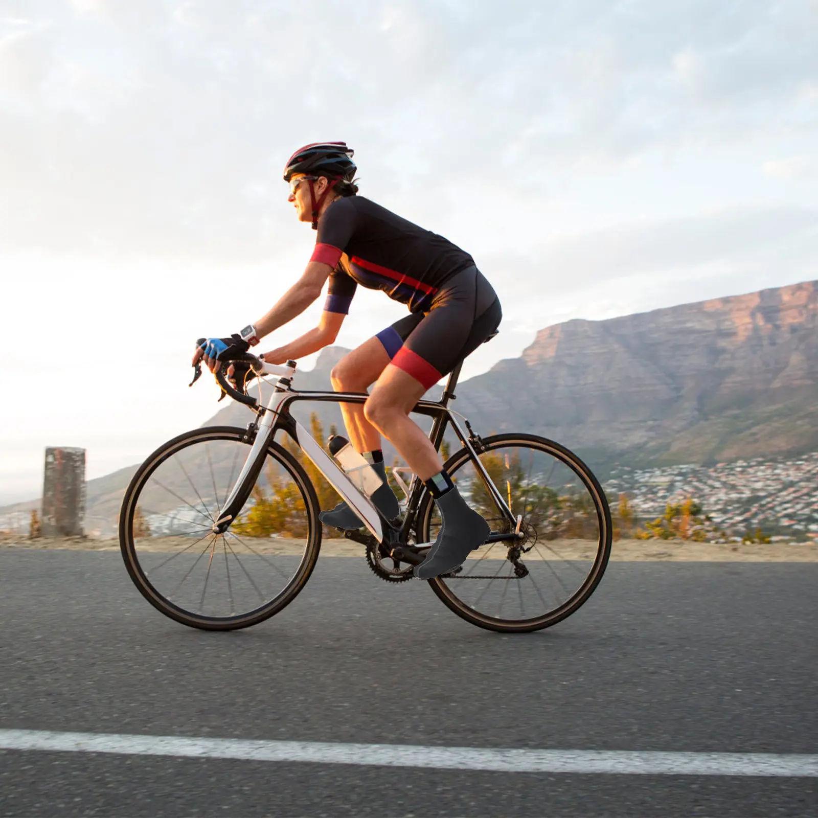 

Black L Cycling Shoe Covers Zipper Adjustable Aerodynamic Anti-Slip Thermal Overshoes for Road Bike Riding Outdoor Sports Shoe