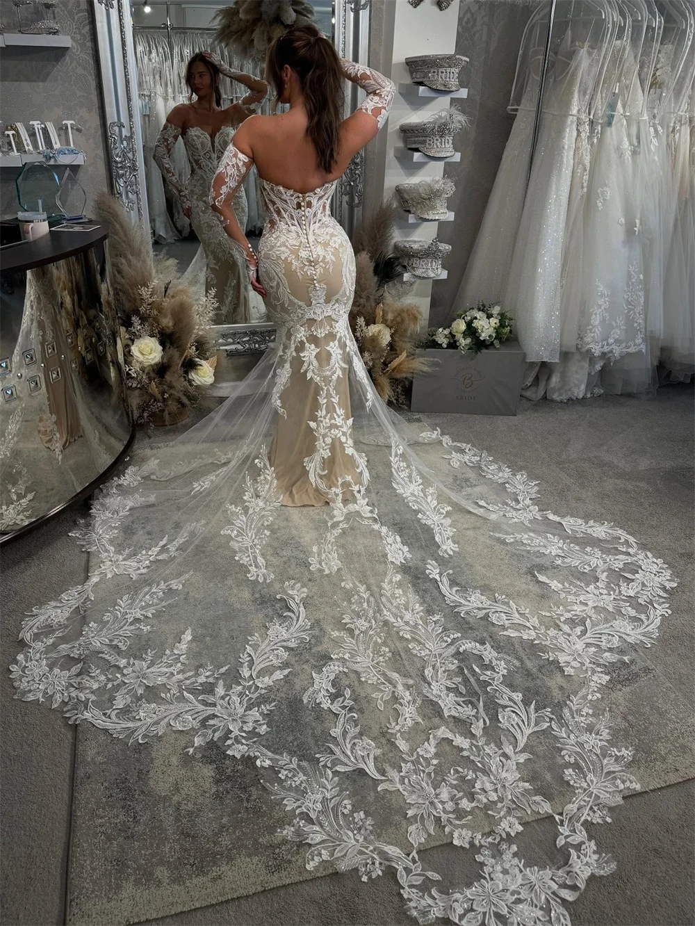 Tokyo Customized White Sweetheart Neck Wedding Dress Detachable Sleeves Mermaid Bridal Gown Back Zip Court Train Wedding Gown