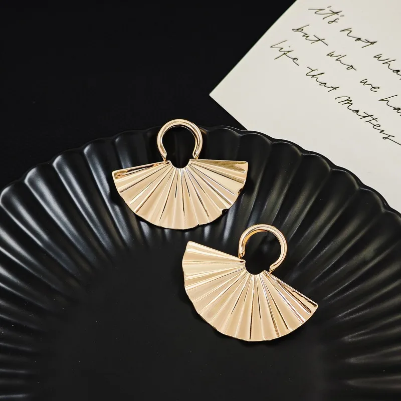 Geometric Leaf Hollowed Out Statement Earrings for Women Creative and Exaggerated Retro Heavy Metal Fan-shaped Circular Earrings image 4