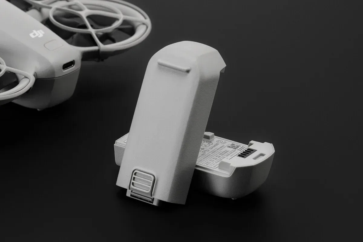 DJI Neo Intelligent Flight Battery Capacity: 1435 mAh 18-minute flight time Original Battery in Stock