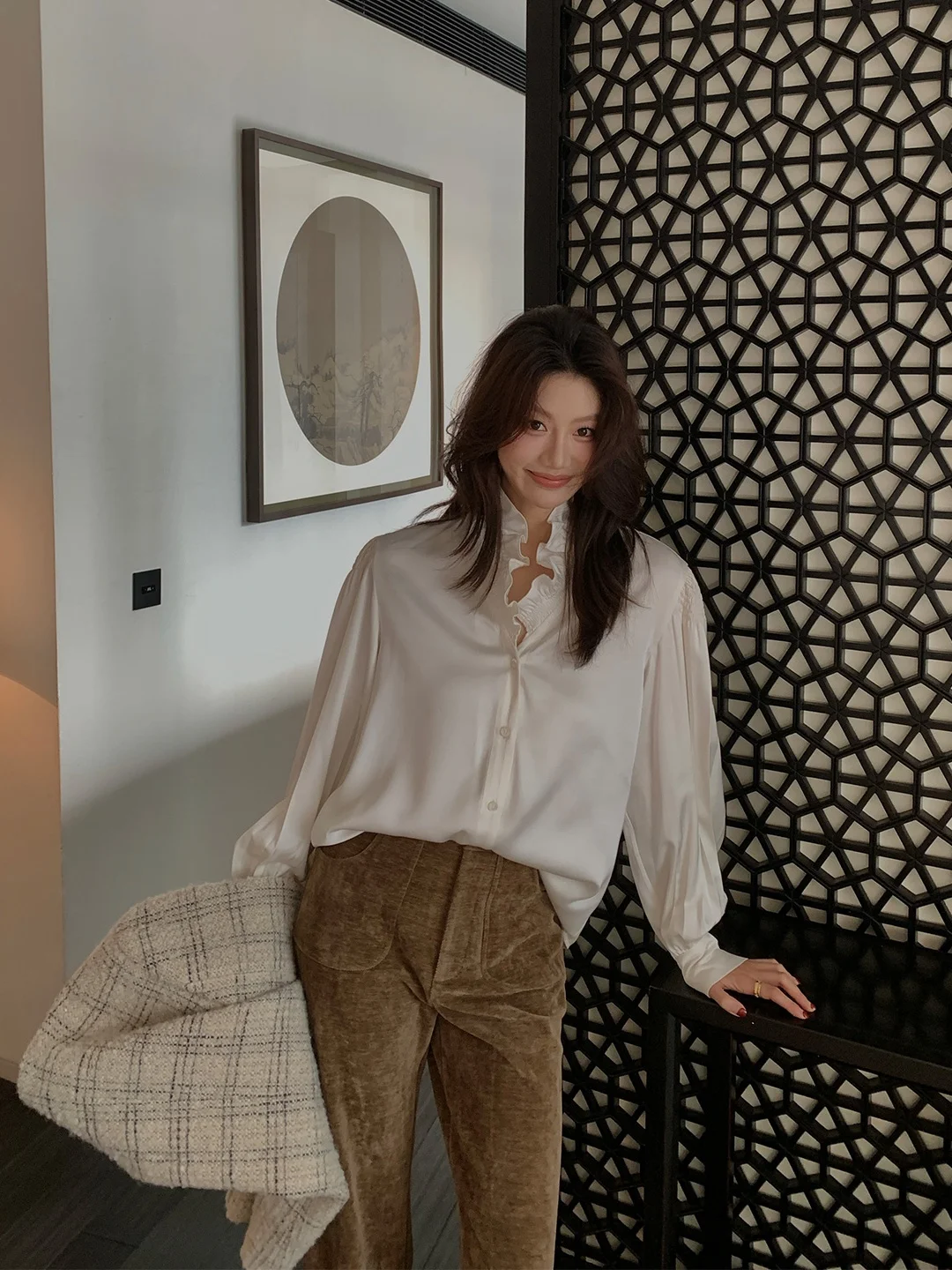 

Женский осенне-зимний топ Dragon Joy T с V-образным вырезом из ацетатного лиоцелла, с эффектом пузырьков, дизайнерский, с деревянными элементами