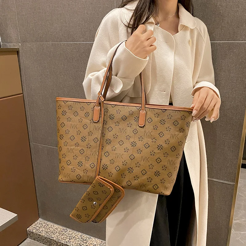 ​ حقيبة يد كبيرة الحجم بتصميم ريترو لعام 2025 للنساء ذات سعة كبيرة وقابلة للتعديل ومحفظة كتف للركاب أساسية