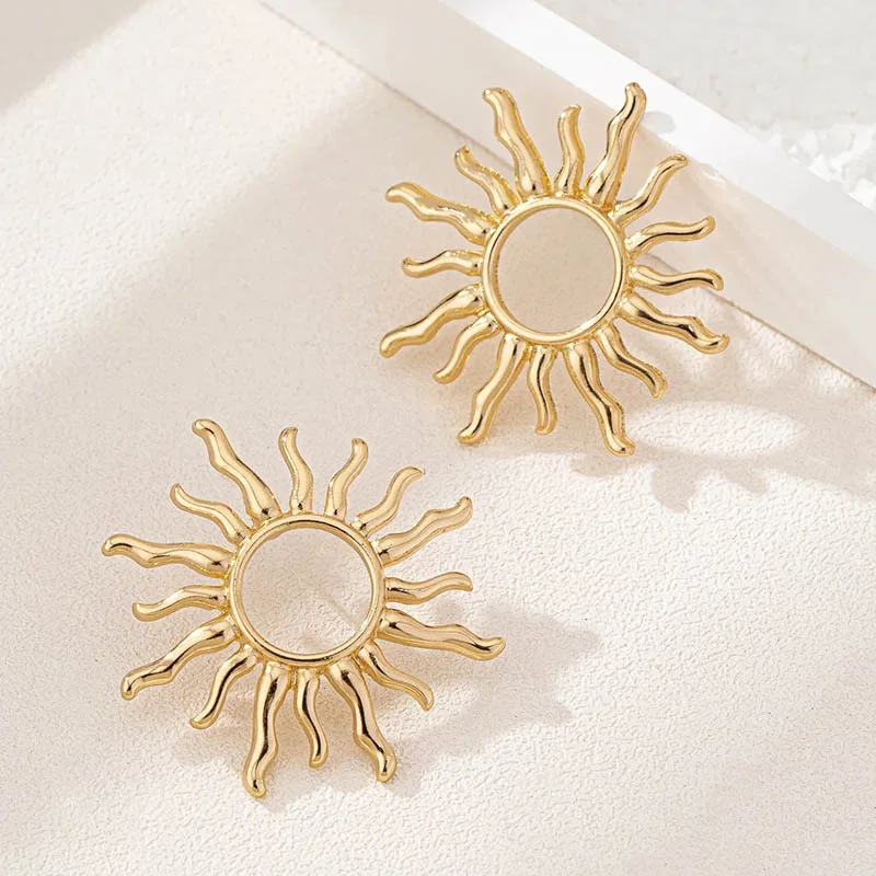 Retro Exaggerated Sunflower Gold Color Metal Earrings For Women Holiday Party Gift OL Fashion Jewelry Ear Accessories