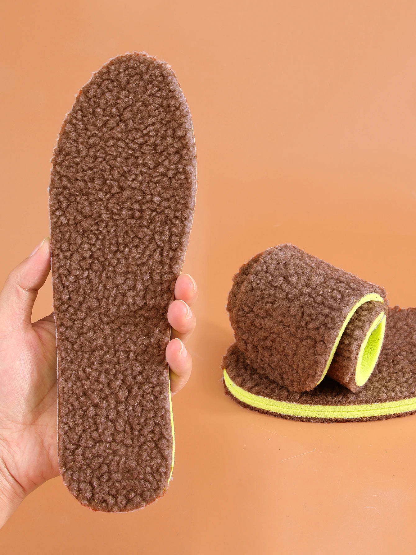 แผ่นรองรองเท้ากำมะหยี่ขนแกะ3คู่เพื่อความอบอุ่นและป้องกันเท้าในฤดูหนาวผู้ชายและผู้หญิงเพิ่มตุ๊กตาเพื่อดูดซับเหงื่อและการระบายอากาศ