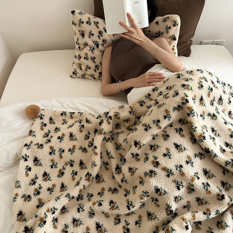 

Customizable autumn and winter new sheep roll ni double-sided nap blanket retro cartoon healing sofa blanket
