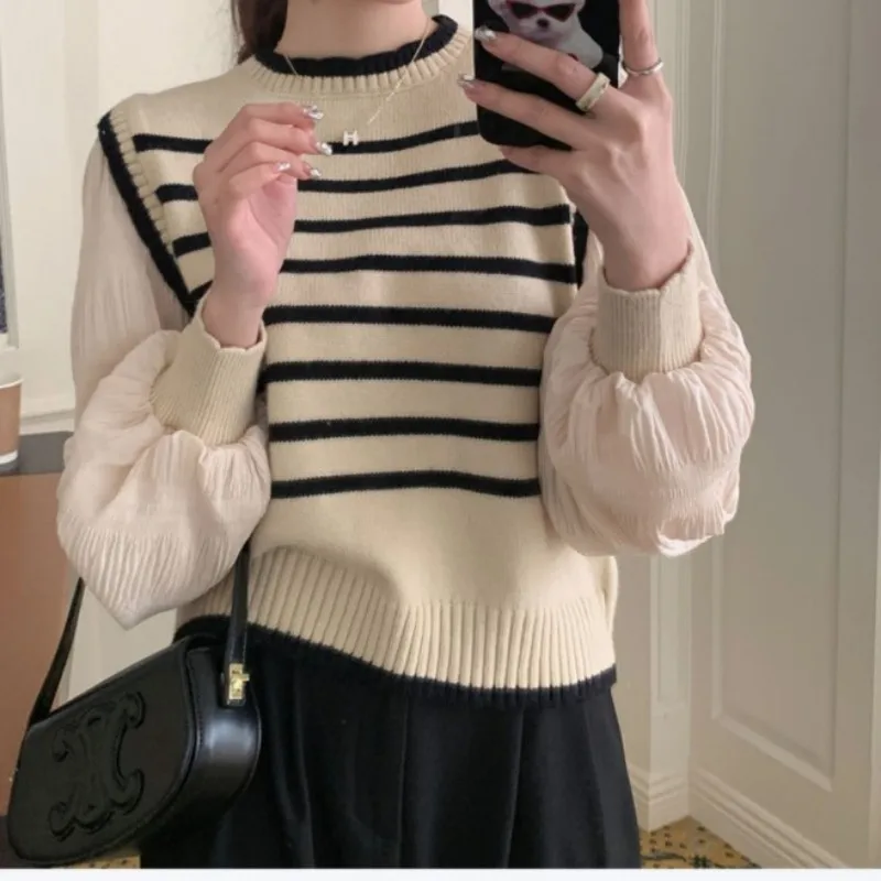 2024 Fake Two Striped Waistcoat Patchwork Knit Sweater Women's Early Spring Design Sense with A Base Shirt Puffy Sleeve Top L378