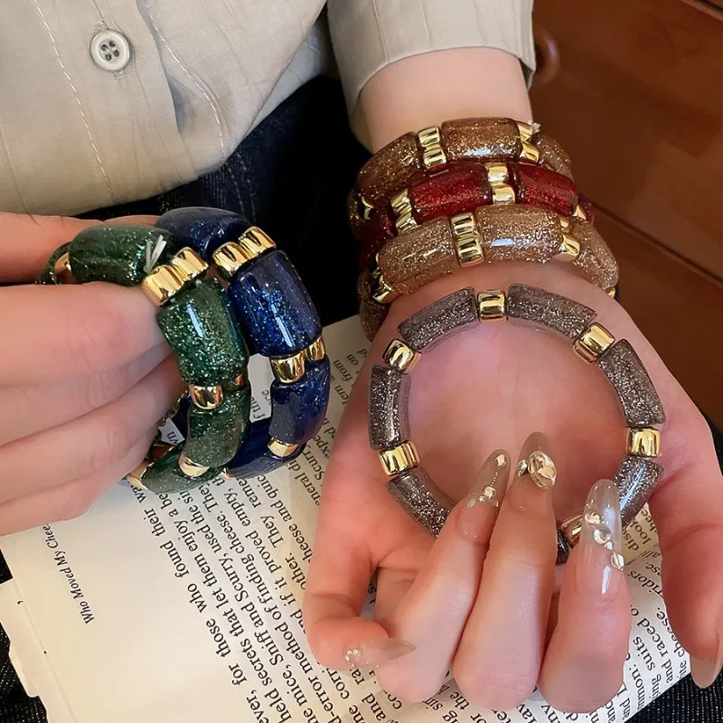 Modische Armbänder, stilvolle zweifarbige Glitzer-Pailletten, geometrische Acryl-Strangverbindungen, elastische Perlenstränge, lässige Alltagsaccessoires