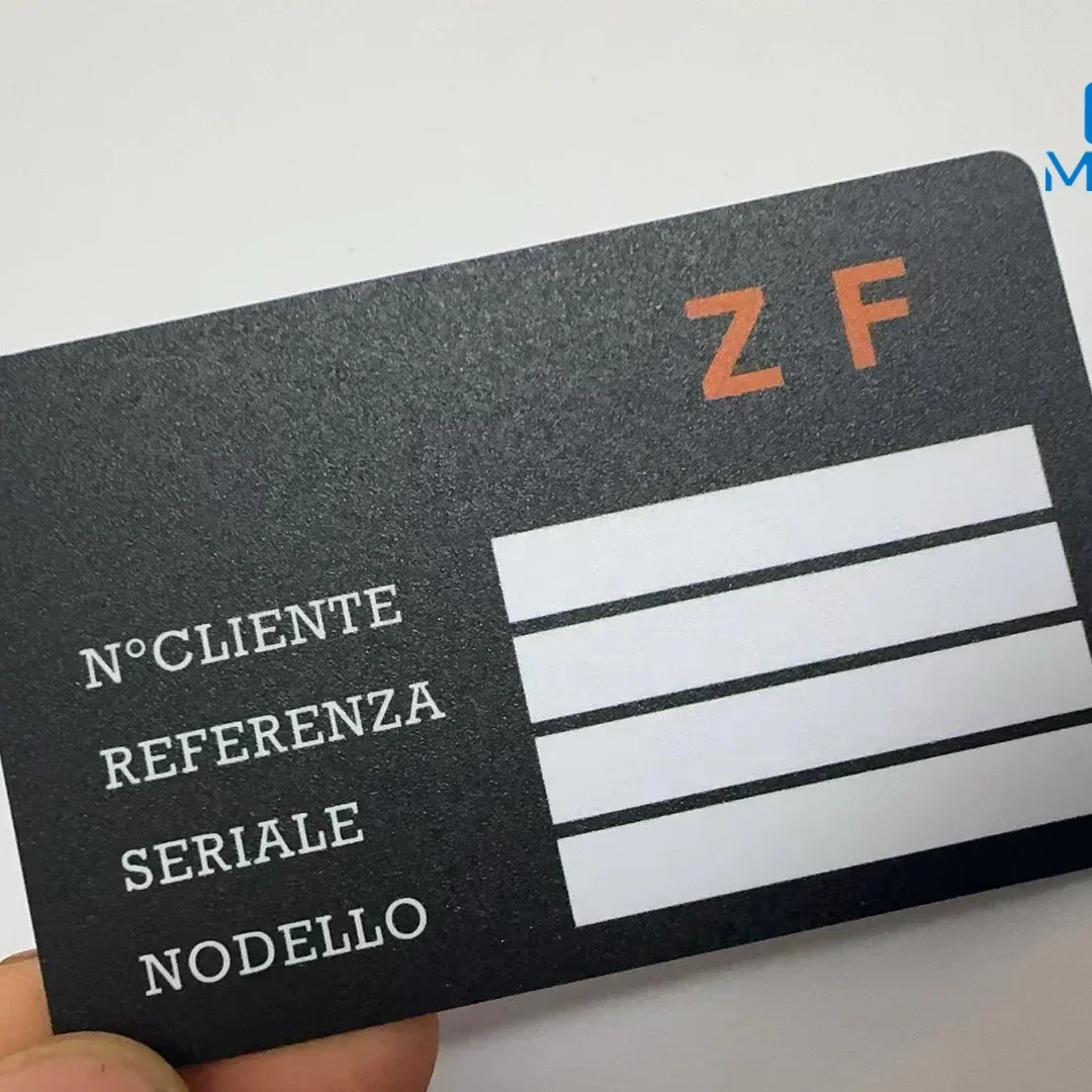 

Изготовленная на заказ визитная карточка из черного мороза с пластиковой фирменной полосой из ПВХ