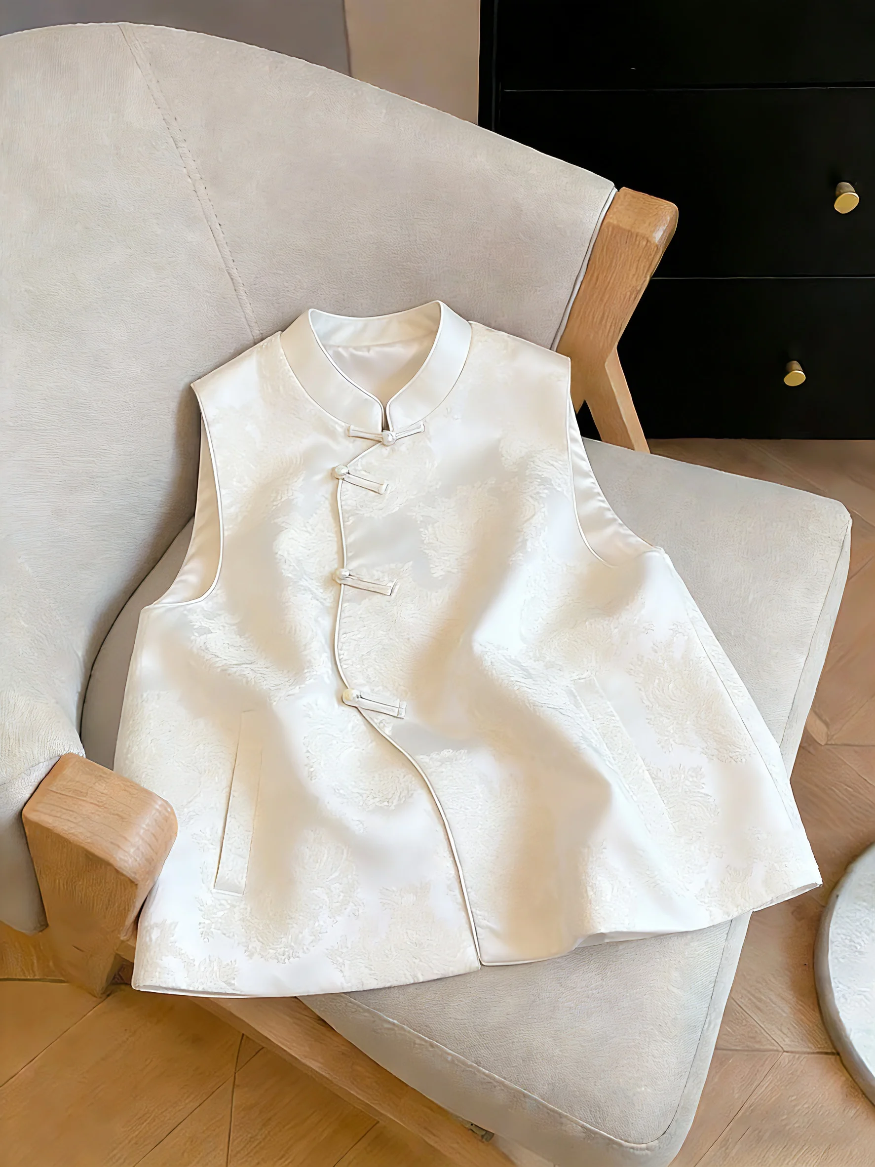 

New Chinese Sle ort Stand Collar Side Button Vest Men's Slim Fit Versatile Layering Top Casual Embroidered Spring Autumn