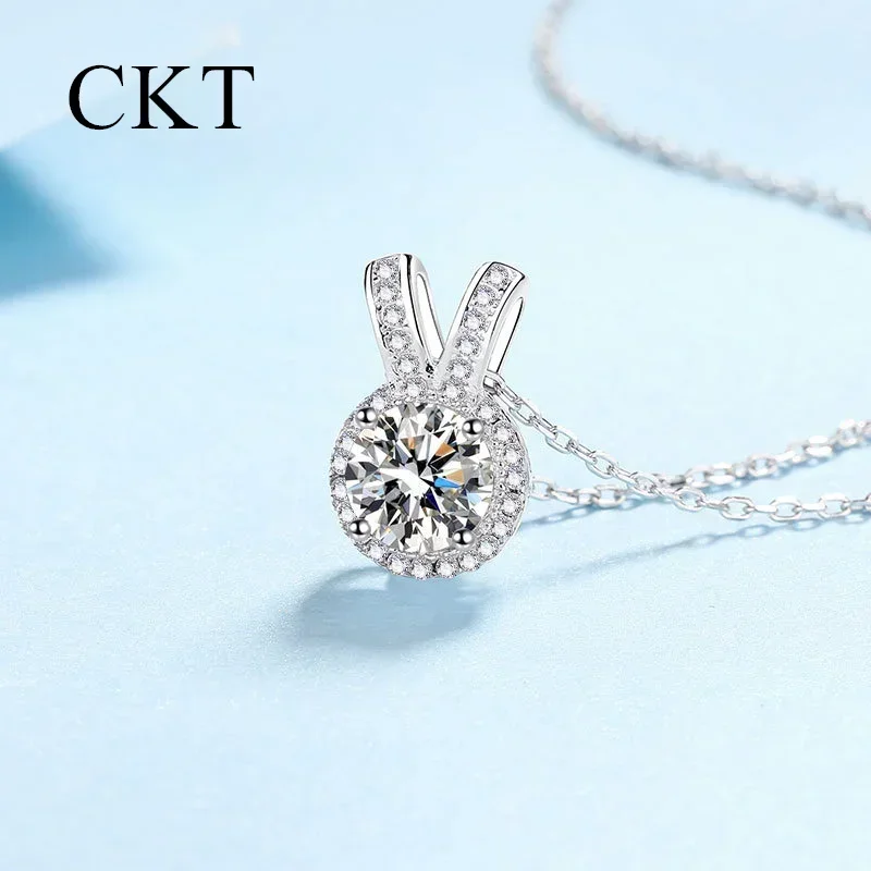 18K White Gold Six Claws 1 Carat Moissanite Necklace Rabbit Ears Pendant for Women Chain Fashion Platinum Pt950 Wedding Jewelry