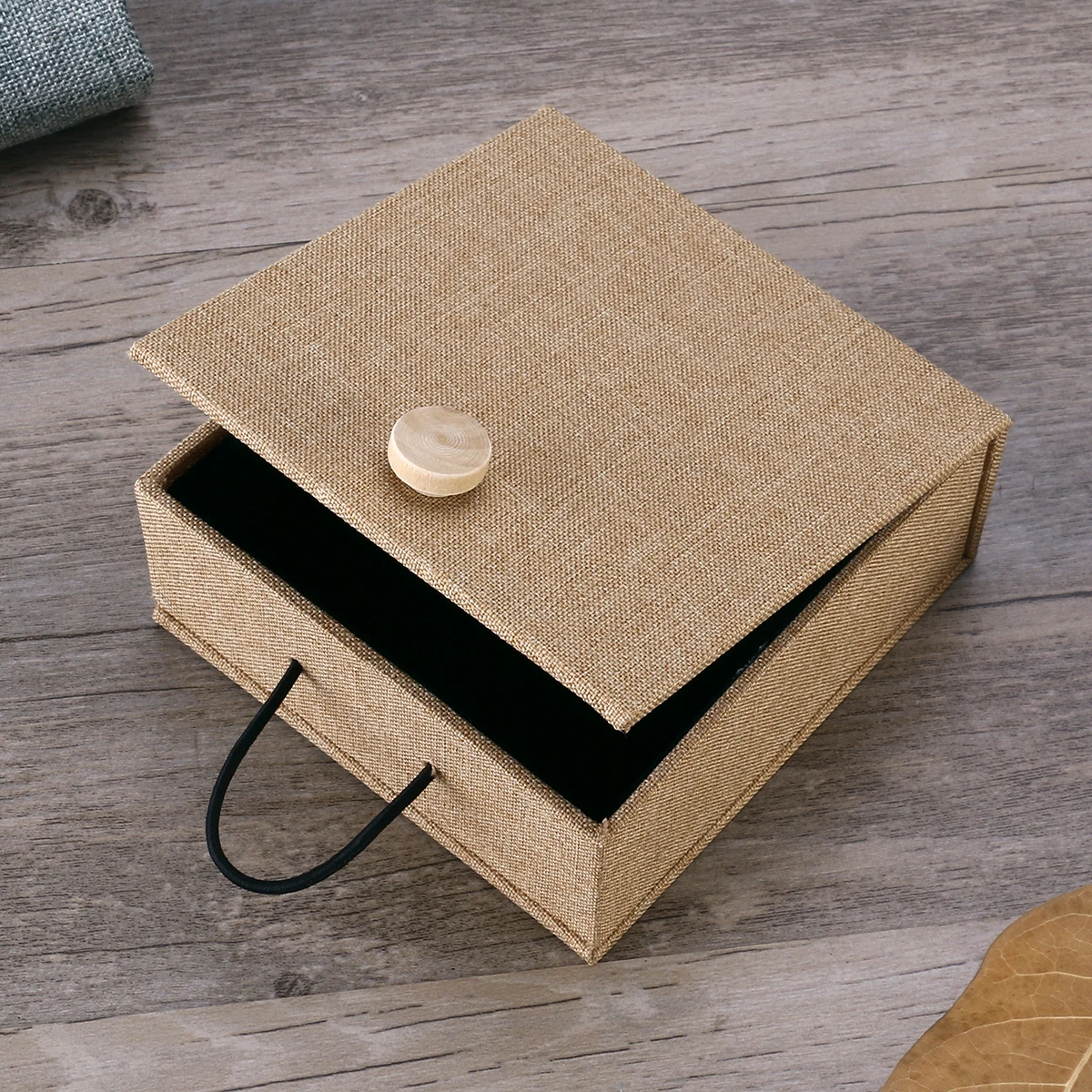 

Wooden Jewelry Gift Box Rustic Linen Bangle Bracelet Holder Durable Pull-String Lock Dustproof Scratch Resistant Classic Design