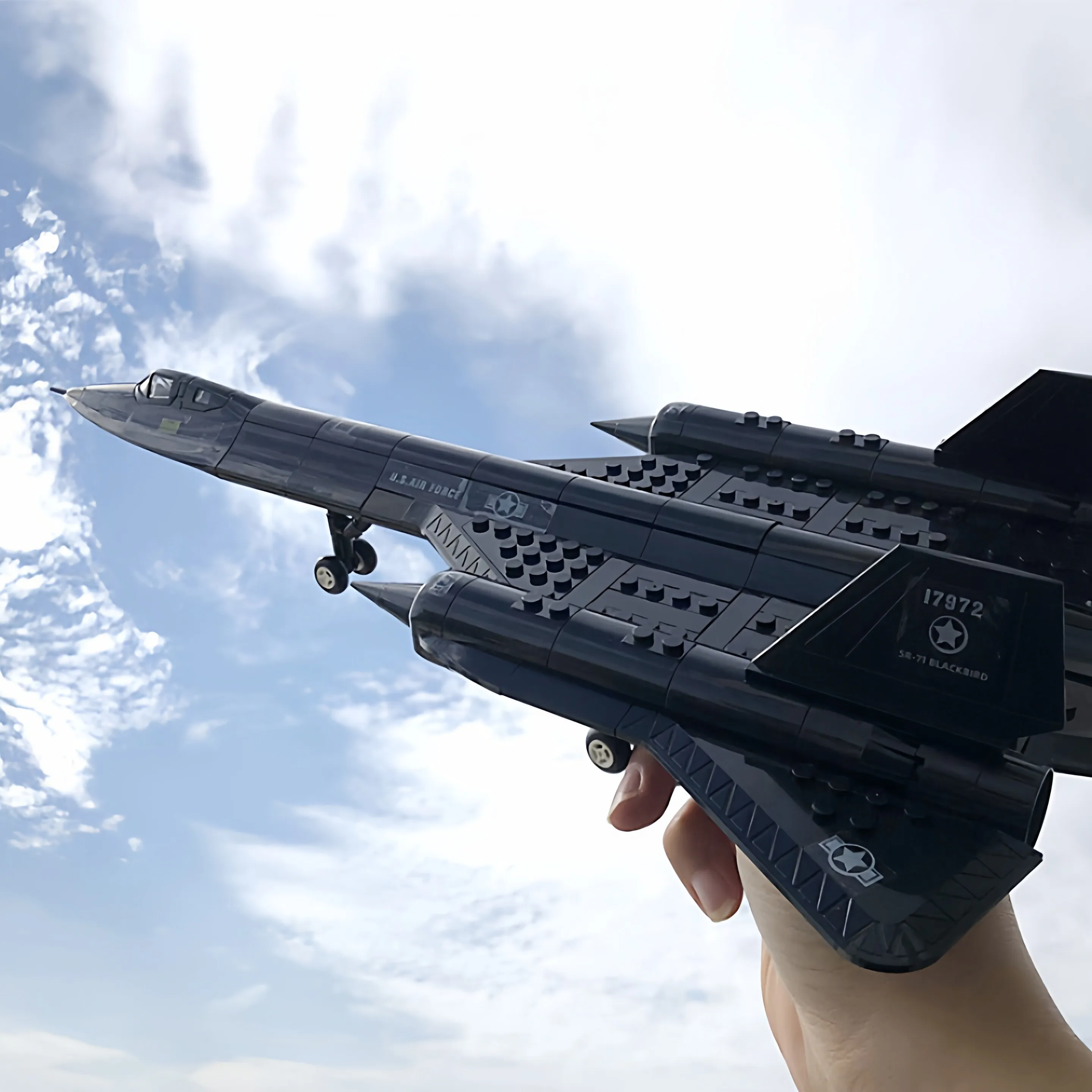 Classic SR-71 Blackbird Spy Plane Model Kit 183pcs Small Particle Educational Building Blocks Stackable Military Collectible Toy