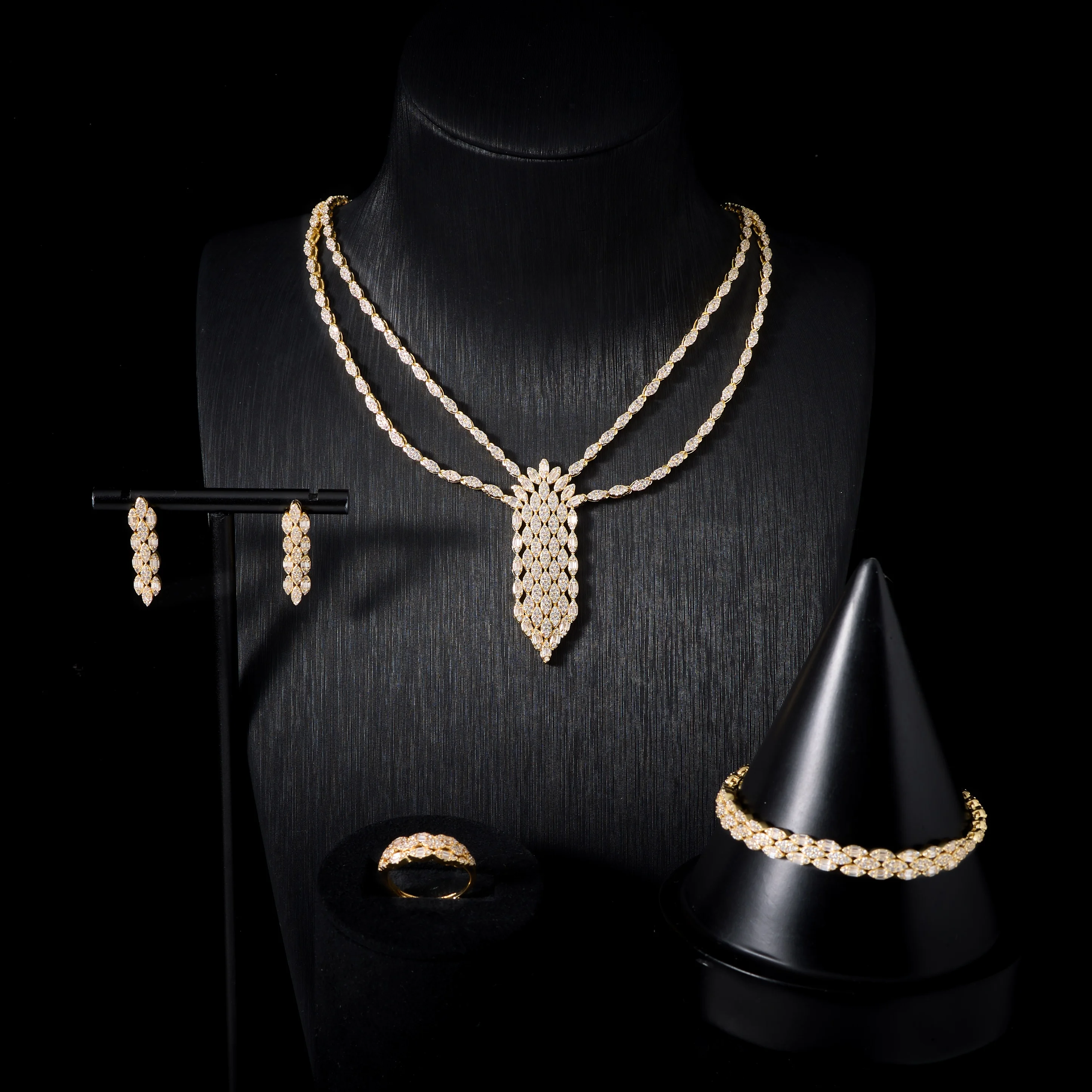 

Ювелирные наборы IN JEWELIFE для женщин: комплекты украшений с кубическим цирконием, полный набор для свадеб и вечеринок в Дубае и Нигерии.