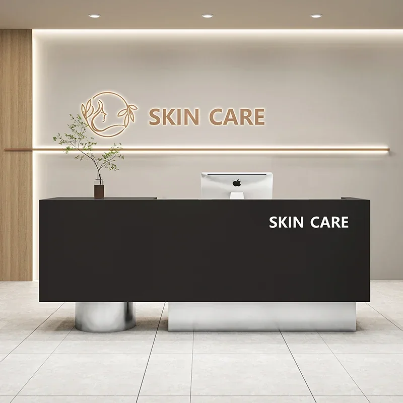 

Современный роскошный магазин одежды: кассовый прилавок, небольшой бар, стойка администратора для парикмахерской, прилавок для женской одежды, тумба Накаджима в скандинавском стиле