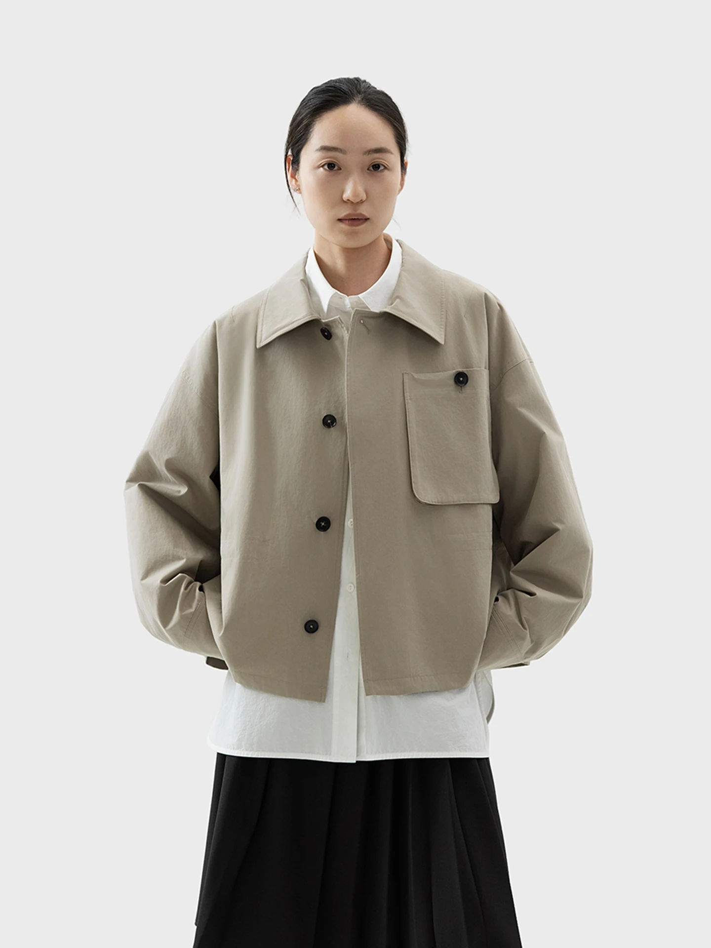 

Short Cotton Jacket with Large Pockets And Drawstring Waist Women's Windproof Coat Long Sleeve Flip Collar Single Button Closure