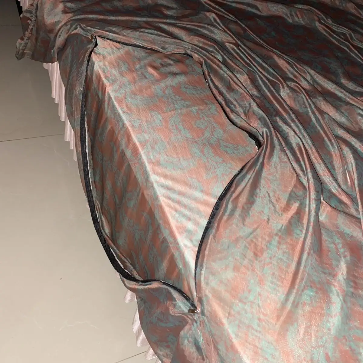 No Pillow Cover 90.6*78.7in Glossy summer sheer tulle cover with zipper Ice cool bedspread home bedding