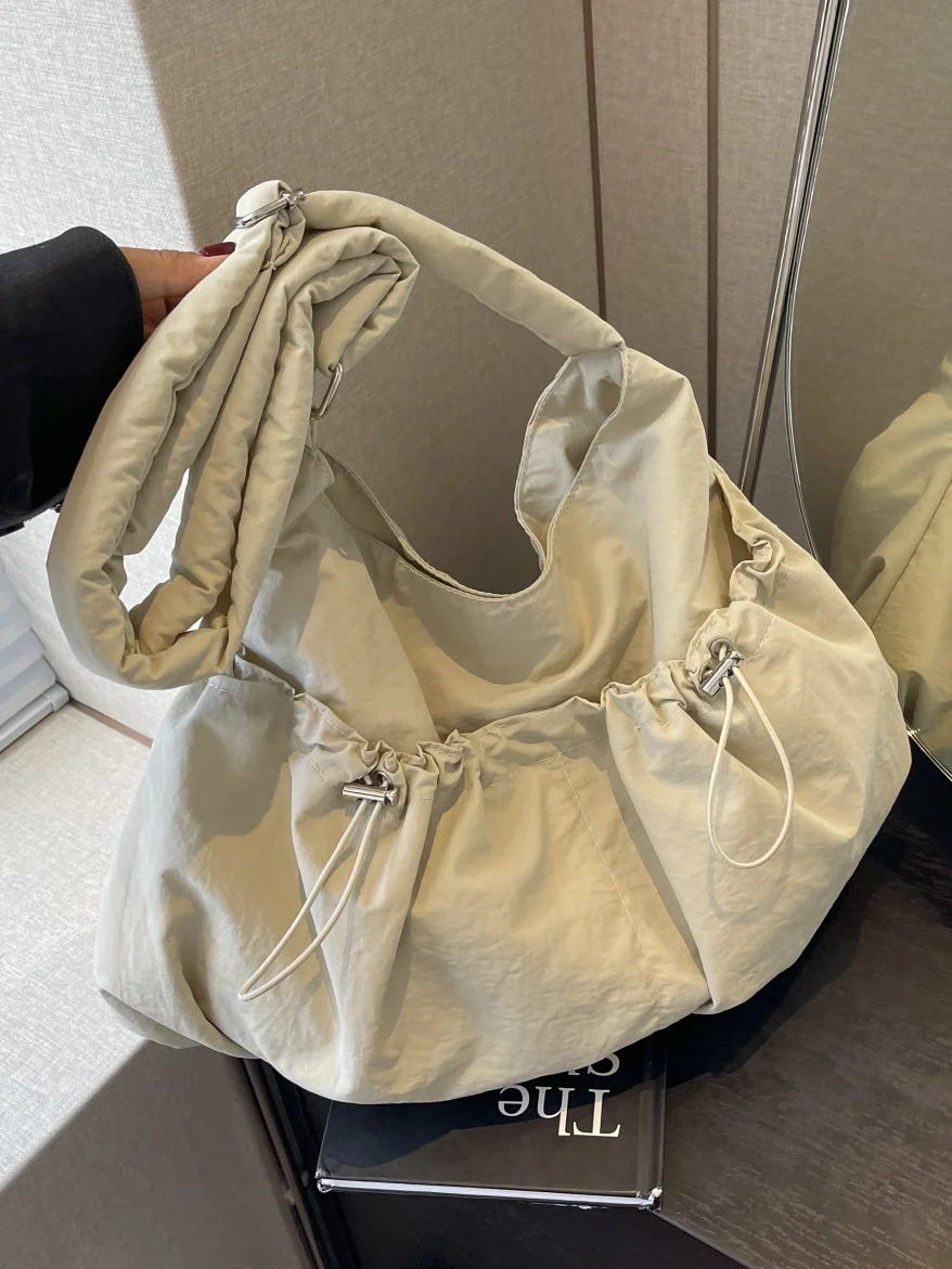 

Lightweight Nylon Canvas oulder Bag for Women Summer 2024 Trendy Versatile Crossbody Bag Large Capaci Casual Tote Bag