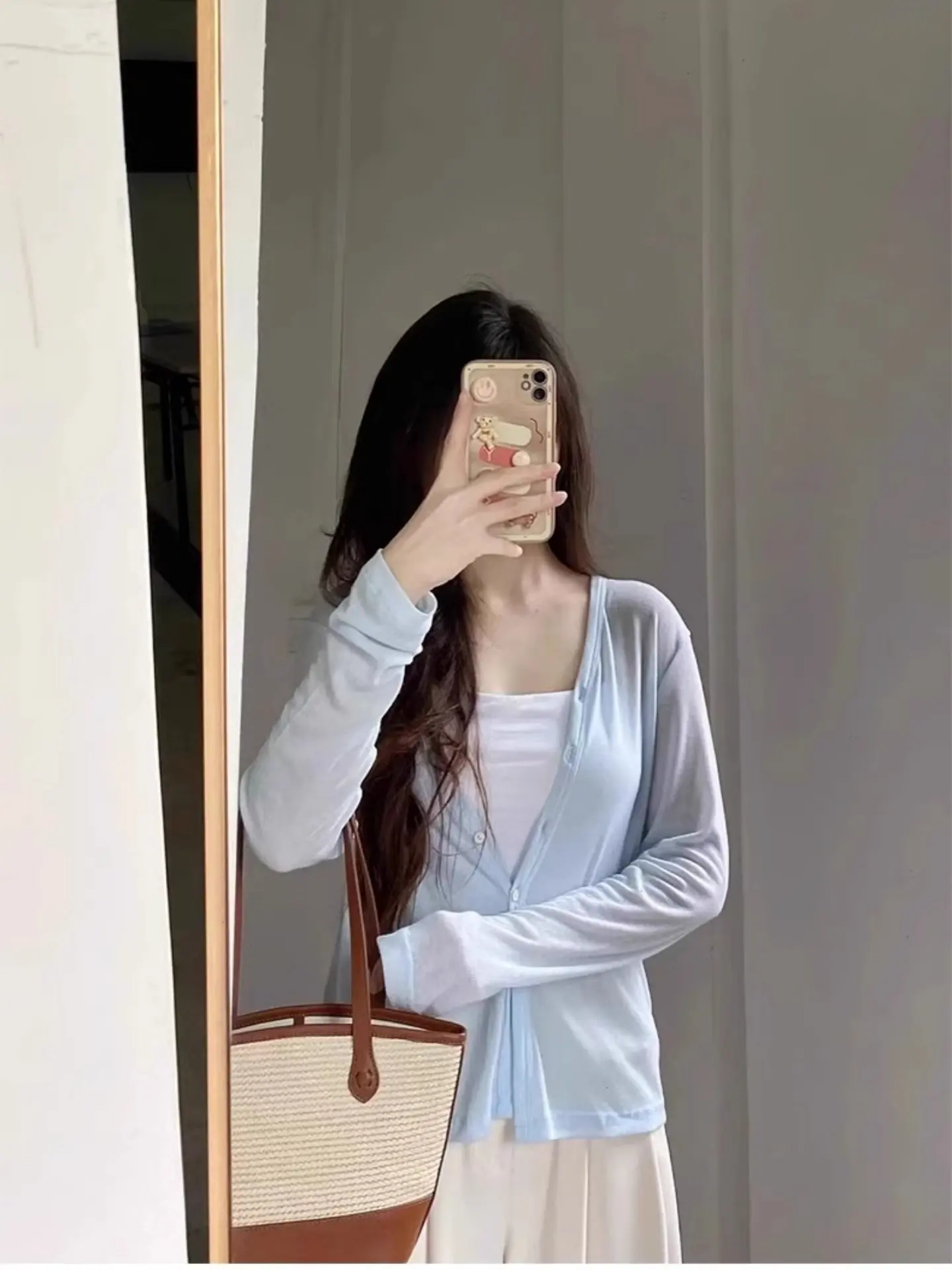 Cardigan poinçon tricoté bleu Vêtements d'extérieur pour femmes Été Nouveau Sle Long Sve V-Ne Manteau de climatisation Protection UV Casual...