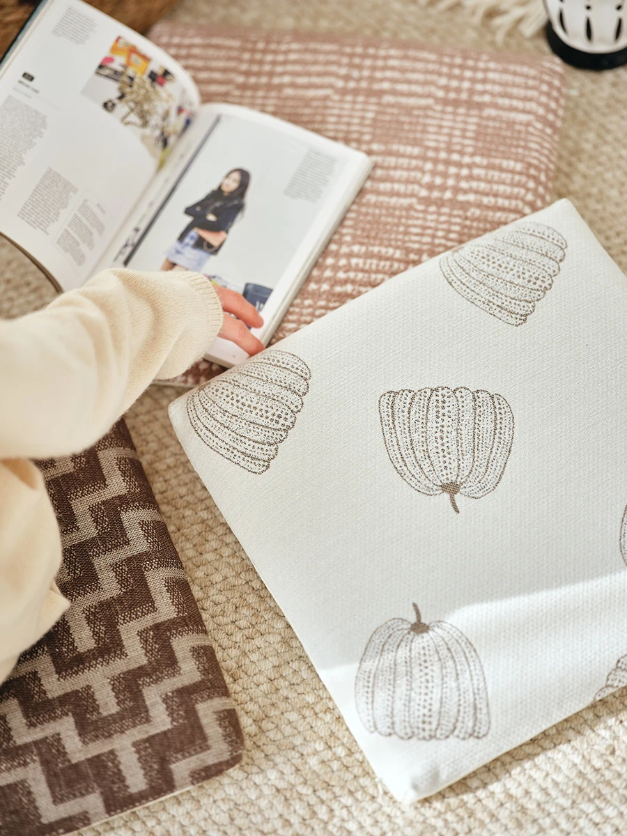 

Подушка для стула Mis Forest Pumpkin Chair Pad: съемная, моющаяся, противоскользящая, с эффектом коврового покрытия, премиум-класса, для дома, тканевая.