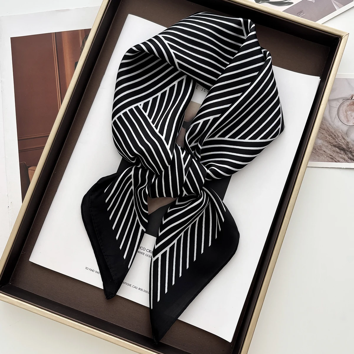 フラワープリントスクエアスカーフエレガントな薄型通気性装飾ネックスカーフ防風スカーフ女性のための