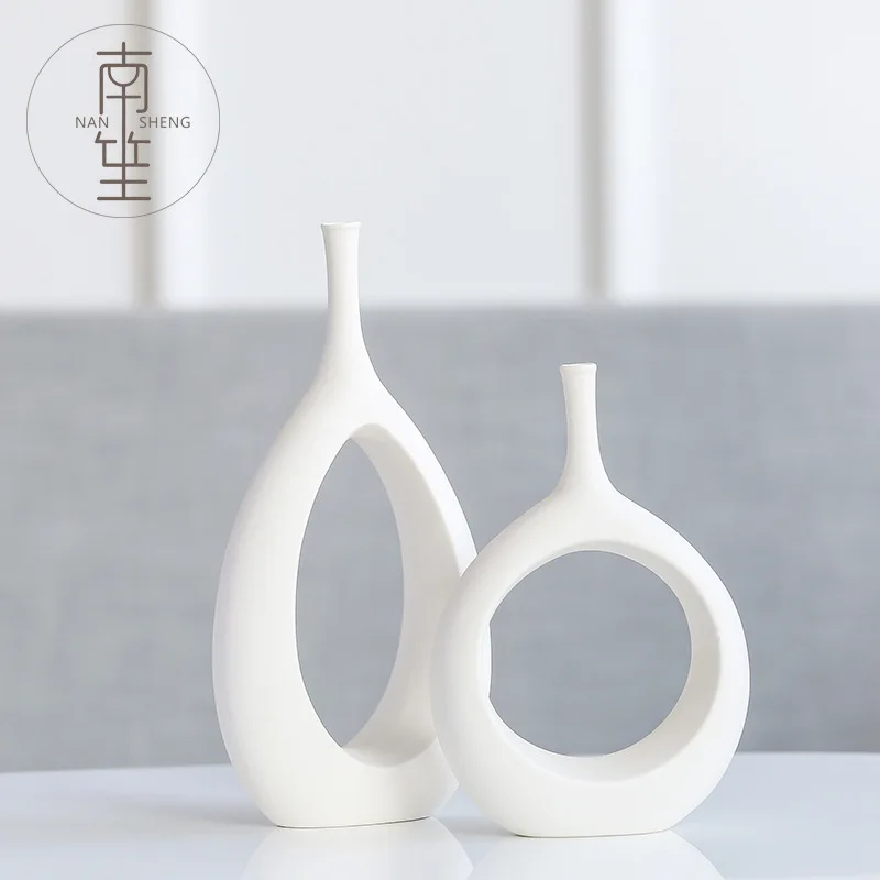 

Nordic Style White Ceramic Human Face Porcelain Vase with Artificial Flowers, Faux Flowers, Fake Flowers, Handicraft Room Decora