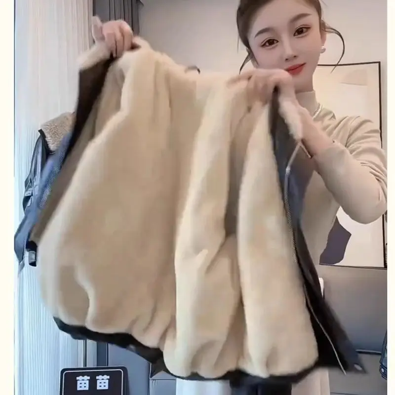 PU Leather Coat Women's New Winter 2027 Add Velvet Padded Leather Jacket Lady Lambswool Lapel Outwear Female Short Overwear Tops
