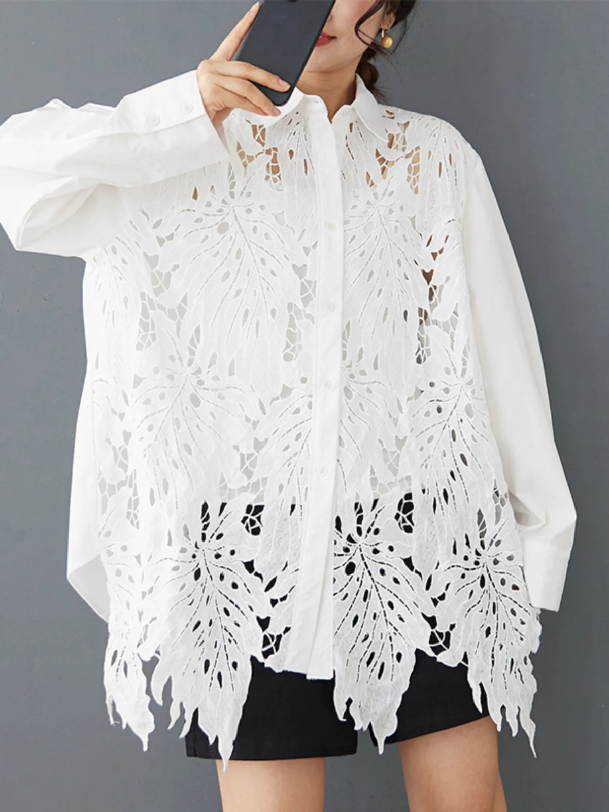 

Повседневная женская блузка с кружевными цветами и асимметричным дизайном, модная, весенняя, дышащая, свободного кроя, с длинным рукавом, воротником, средней длины