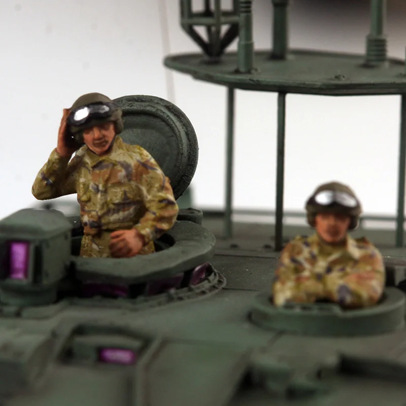 

1:72 Scale Resin British Challenger Tank Driver 2-person Scene Accessory Model Adult Toys Classics Gifts Souvenir Static Display