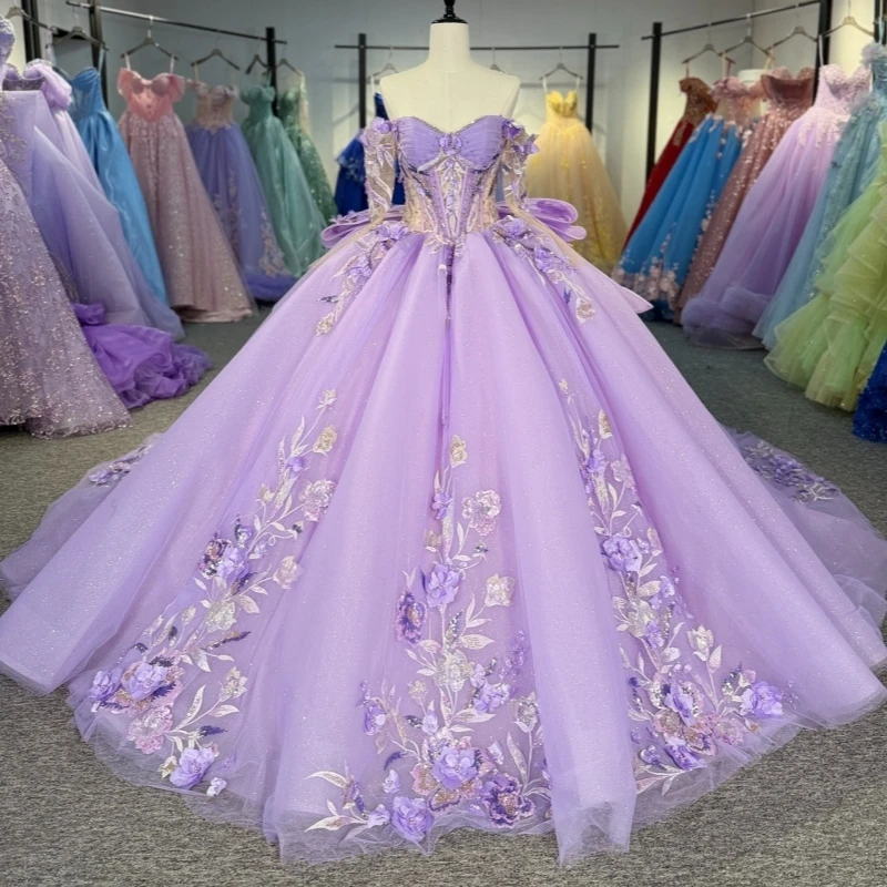 

Светло-сиреневые блестящие платья Quinceanera с открытыми плечами и аппликацией с цветочным бантом и бисером, тюлевое платье для вечеринки, дня рождения, сладкое платье 16, Vestidos