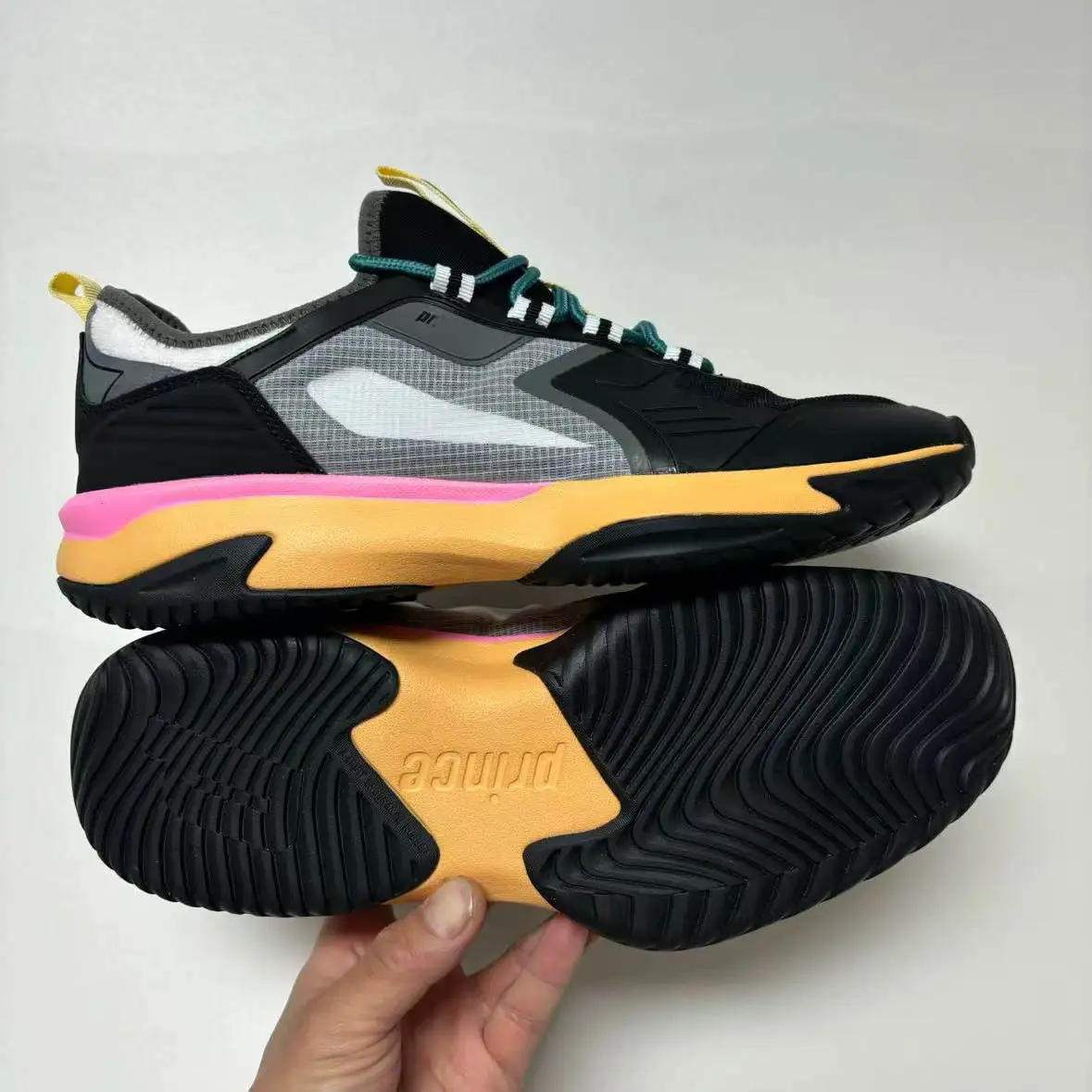 

Essential professional anti-slip badminton shoes for men and women Durable fitness trainers Indoor sports shoes