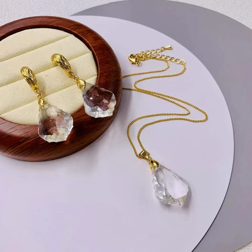 

Classic Jewelry Set Medieval Vintage Western Retro Multi-faceted Glass Pendant Necklace Craftsmanship C Shaped Party Earrings