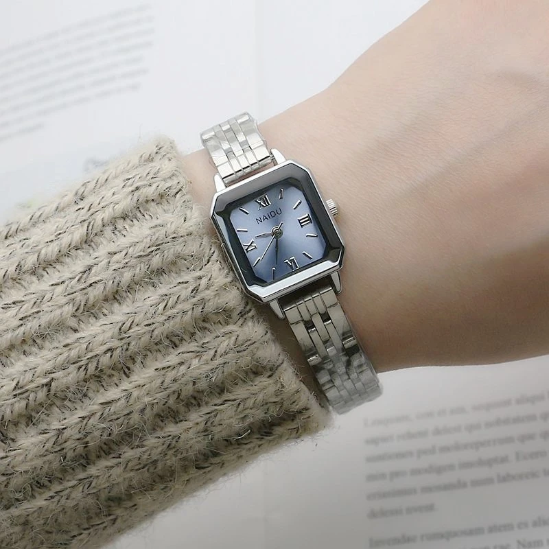 Orologi quadrati alla moda da donna Cinturino in lega d'oro 2025 Orologi da polso al quarzo da donna di lusso Qualità Orologio femminile in scala romana