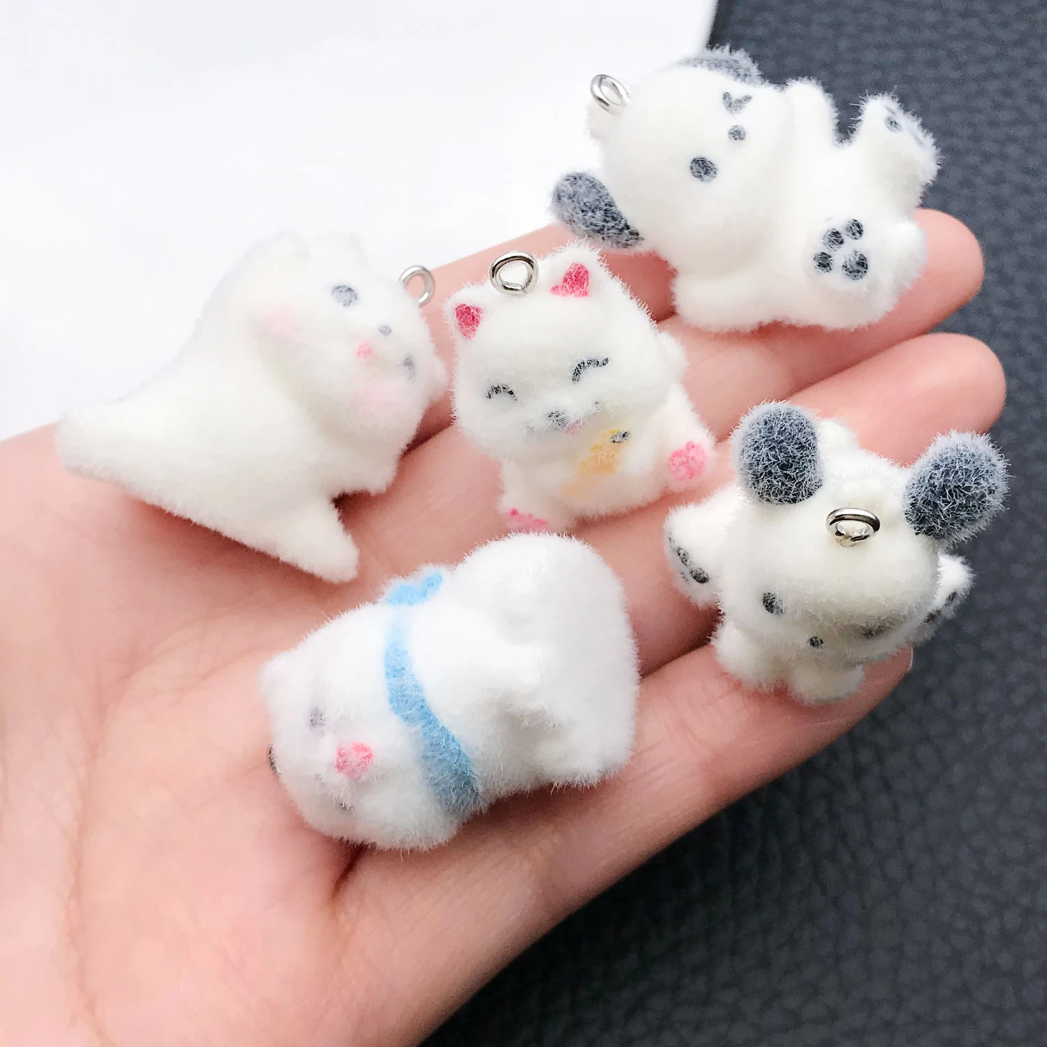 【2/5pcs】 Flocked 3D Dog Pendant - Cute Plush Keychain for DIY Phone Straps, Bag Charms & Car Accessories