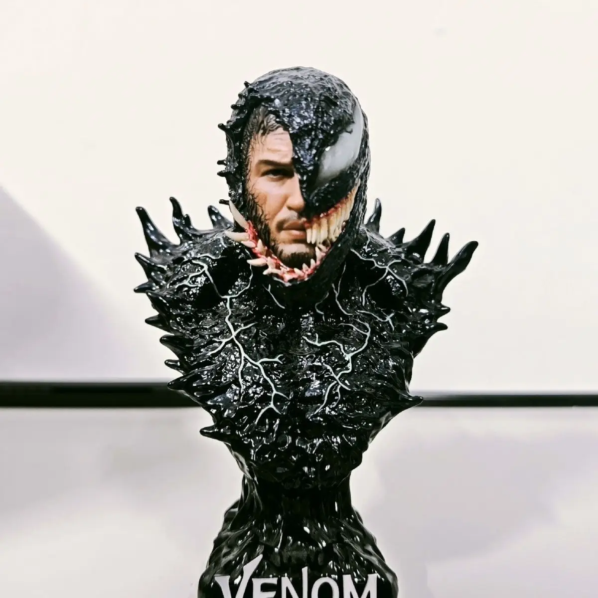 

Половина лица, бюст отна, статуя симбиотита Marvel с подробной скульптурой, настольная Коллекционная модель