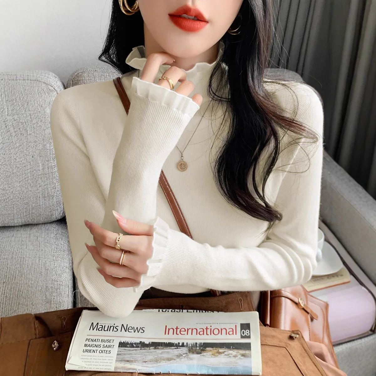 ربيع الخريف الشتاء تصميم المرأة محبوك قميص طويل الأكمام قاعدة نصف الياقة العالية ملابس داخلية الدانتيل تقليم سترة بيضاء #1