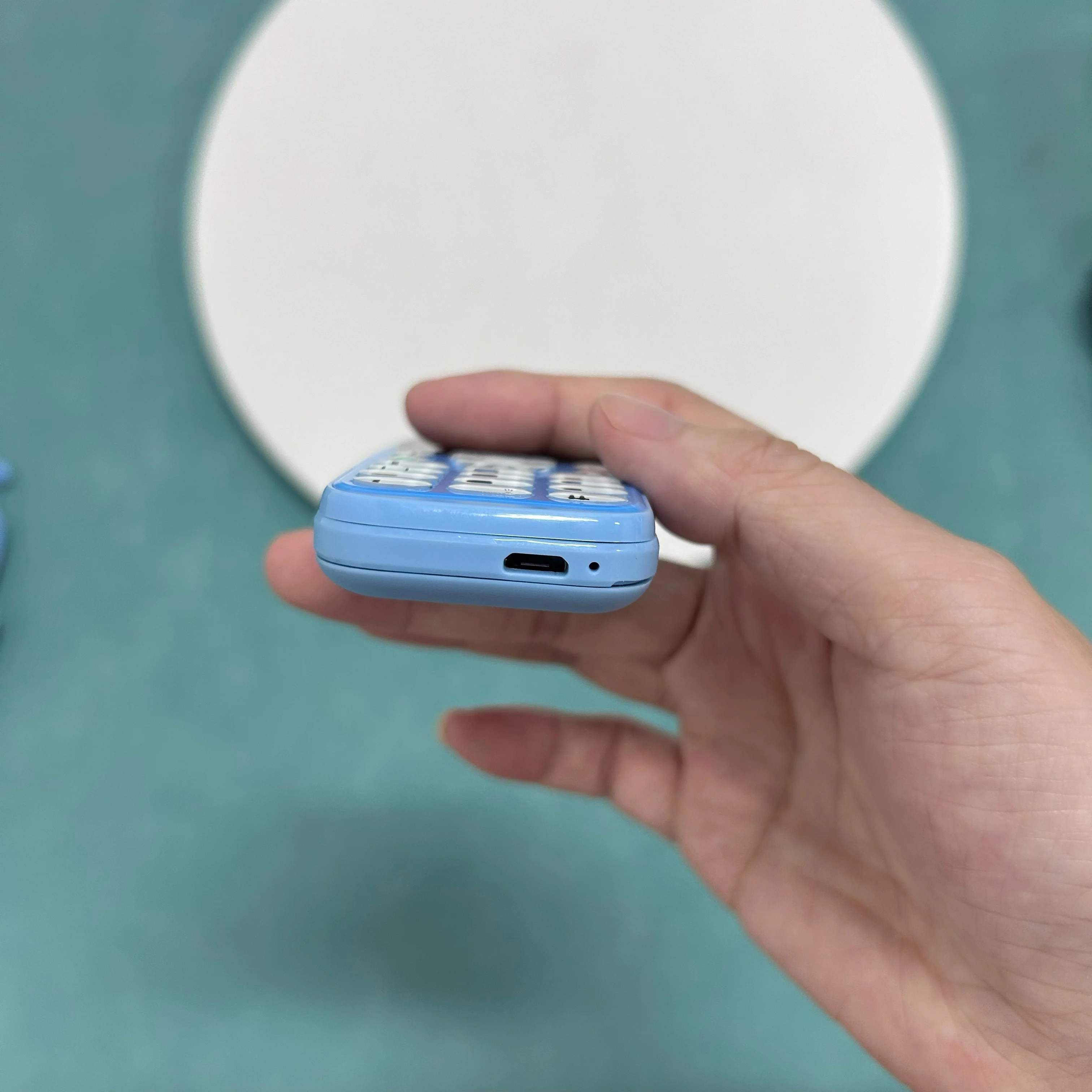 جديد H21 هاتف محمول صغير لطيف على شكل رسوم كرتونية شاشة 1.44 بوصة MTK GSM 2G ميزة شعلة هاتف راديو FM هاتف طالب رخيص #4