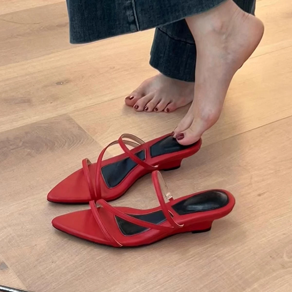 

New Style Women's Pointed Toe Elegant Wedge Sandals Women's French Retro Outwear Summer Casual Beach Slippers Zapatos Mujer