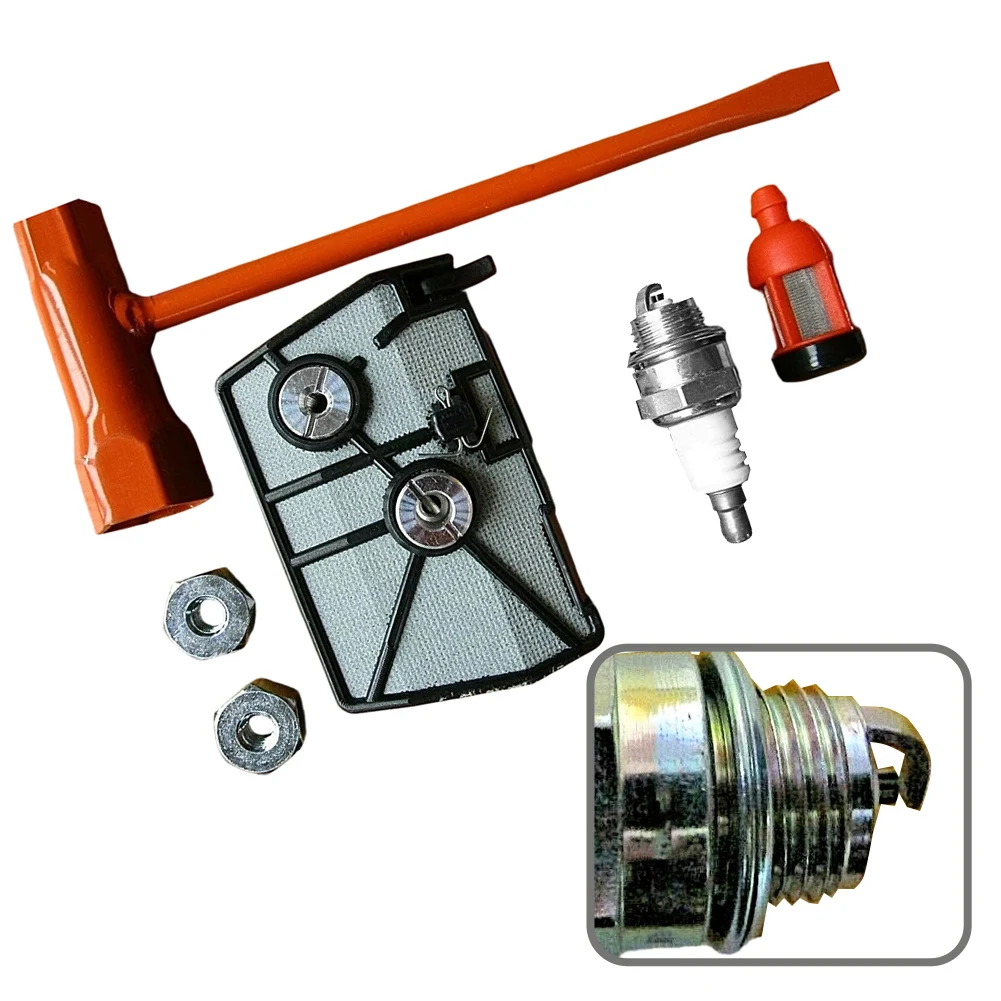 

Комплект для обслуживания бензопилы 028: включает свечу BPMR7A, воздушный фильтр 11181201611, топливные фильтры 00003503500, 00003503502, гайки для шины.