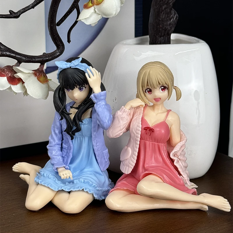

10.5cm Anime Lycoris Recoil Figures Kawaii Inoue Takina Figure Nishikigi Chisato Figurine Sitting Dolls PVC Collection Toys Gfit
