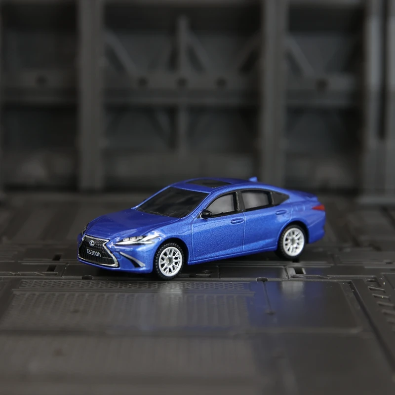 

CCA 1:64 lexus ES300h модель автомобиля из сплава, коллекция украшений, раздвижная амортизация, детская игрушечная машина, карманный автомобиль.
