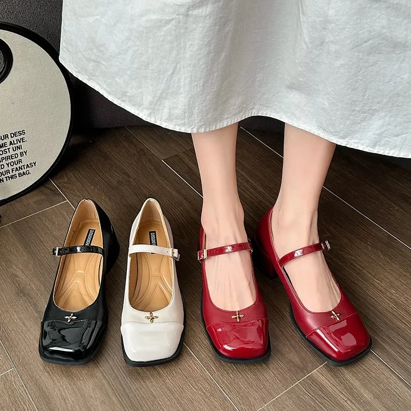 2024 New Fashion Buckle Women's High Heels Spring and Autumn Elegant and Comfortable Red Walking Shoes Casual Women's Shoes