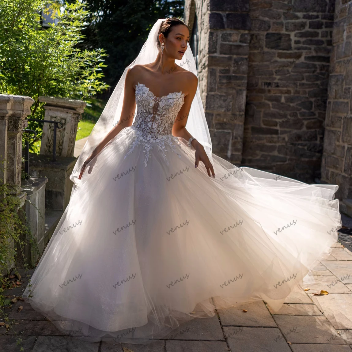

Glamorous Wedding Dresses Elegant Bridal Gowns Lace Appliques Sleeveless Backless Princess Robes Vestidos De Novia Customized